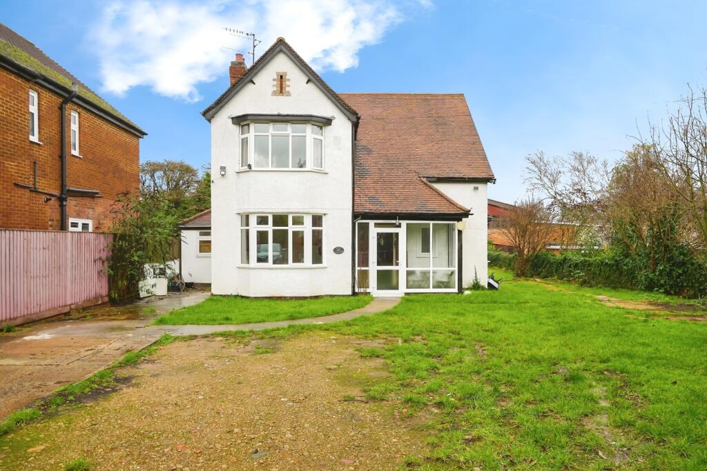 Main image of property: Broughton Road, Banbury, Oxfordshire, OX16