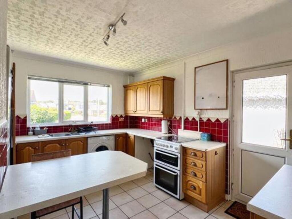 Manor Drive, Coychurch, CF35 photo 3