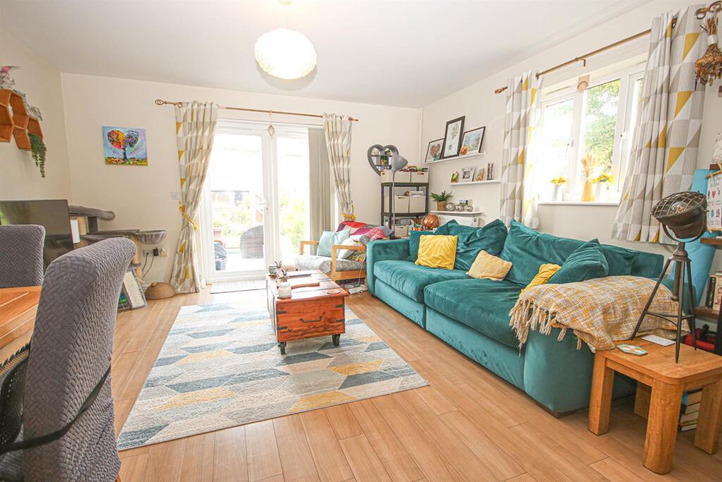 7, Sassoon Close, Newmarket, Suffolk, CB8 0SZ - View 2