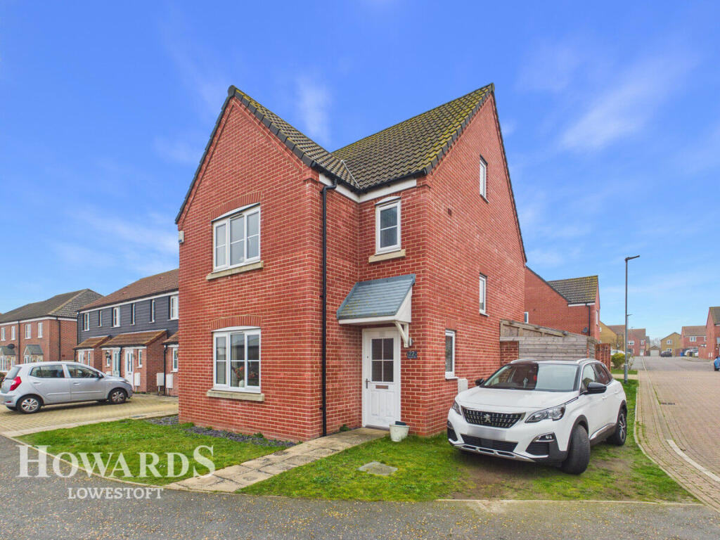 4-bed detached on Maplesden Close, Lowestoft, £325,000