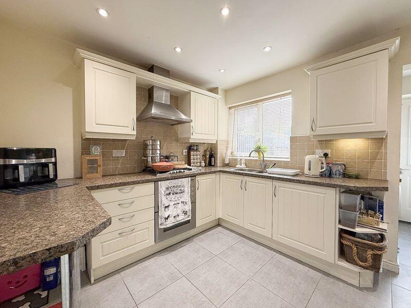 Church Walk, Burntwood, WS7 3QR photo 2