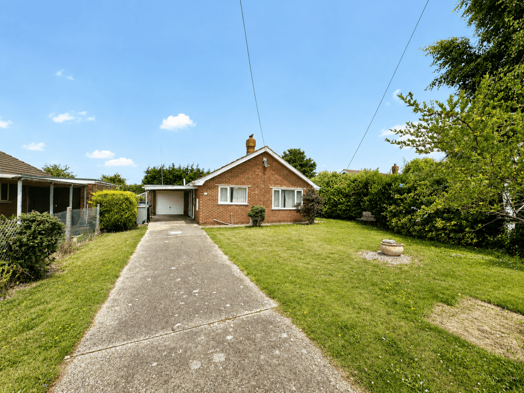 2-bed house on Gibsons Gardens North Somercotes Louth LN11 7QH, £210,000