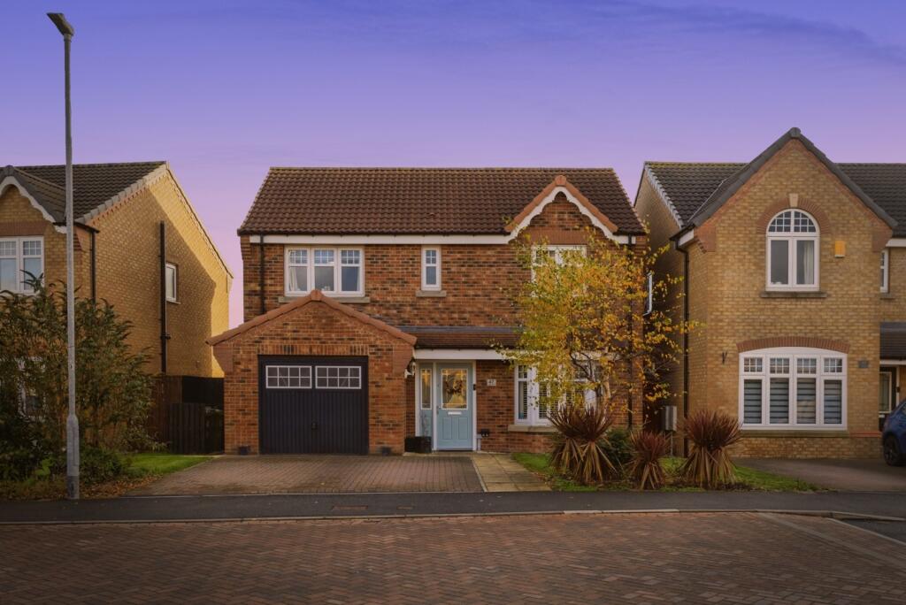 Main image of property: Amberwood Chase, DEWSBURY, West Yorkshire, WF12