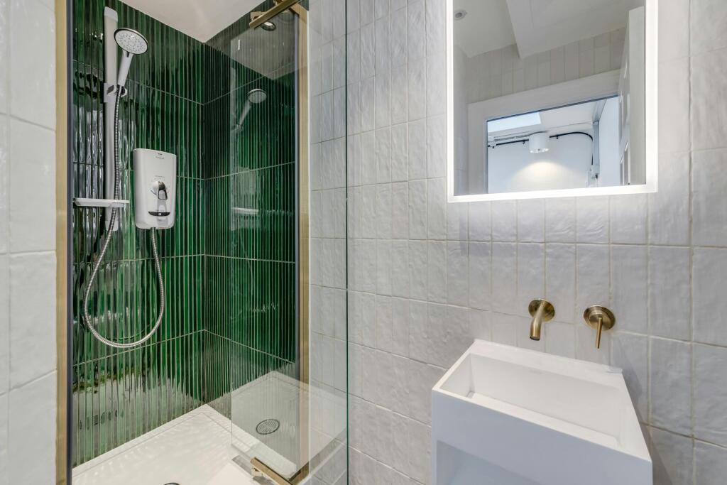 BATHROOM 1.jpg