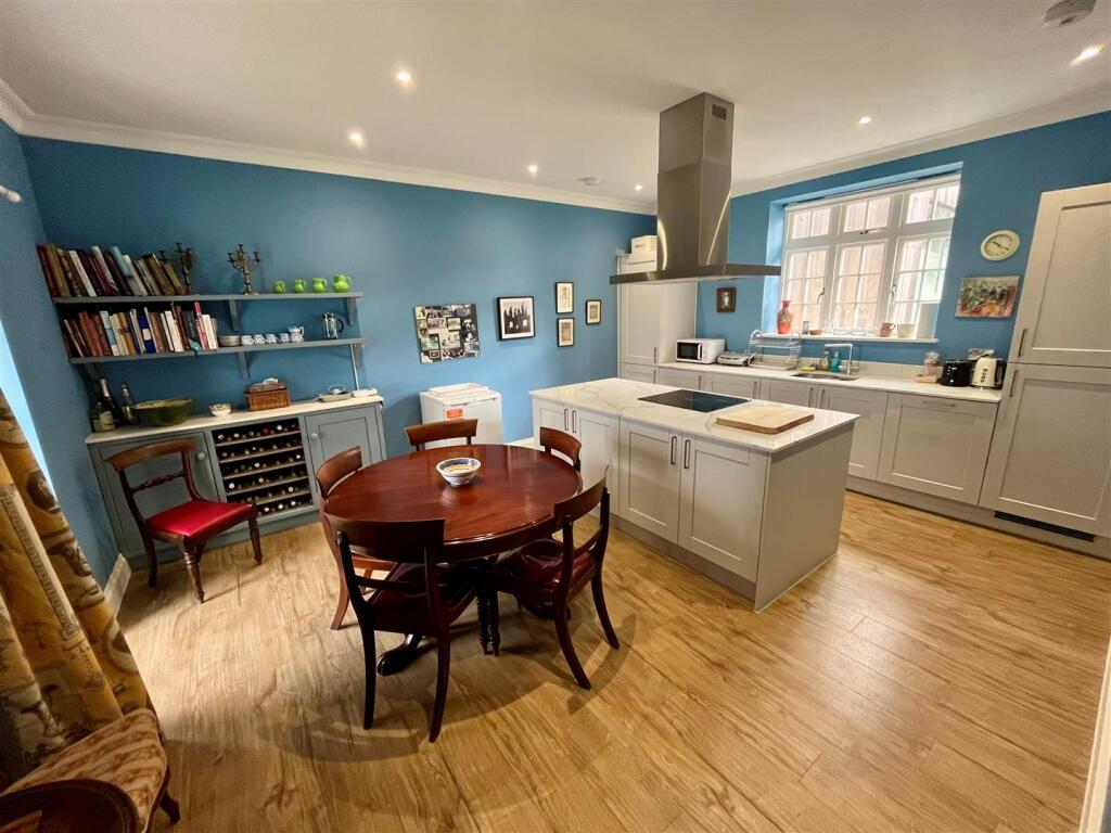 Apartment in Salisbury - View 3