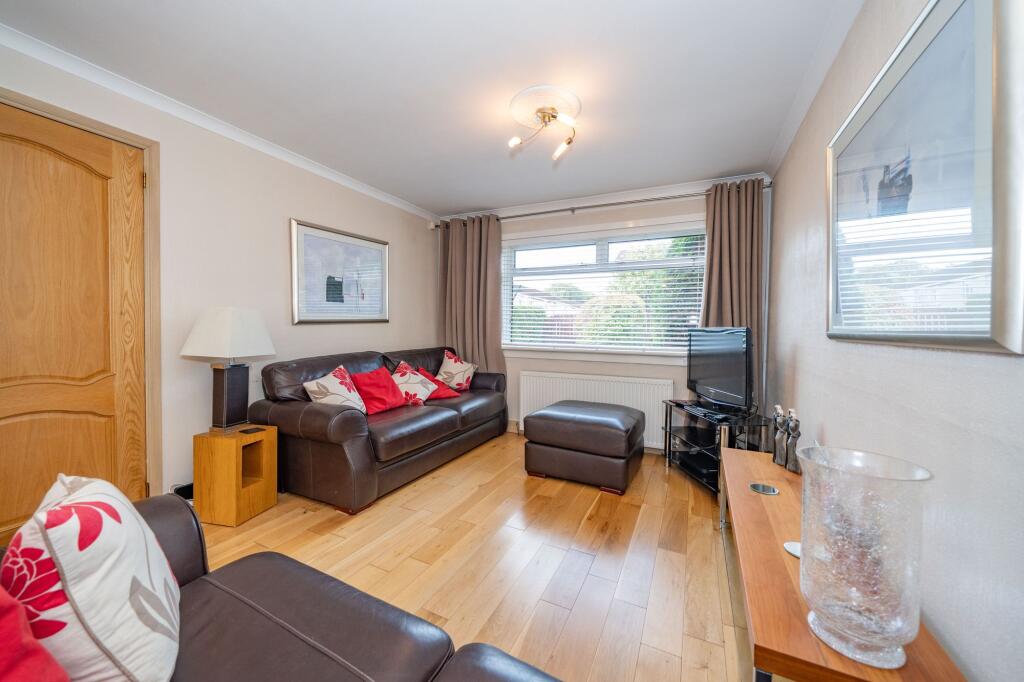 House in Livingston, Howden - More
