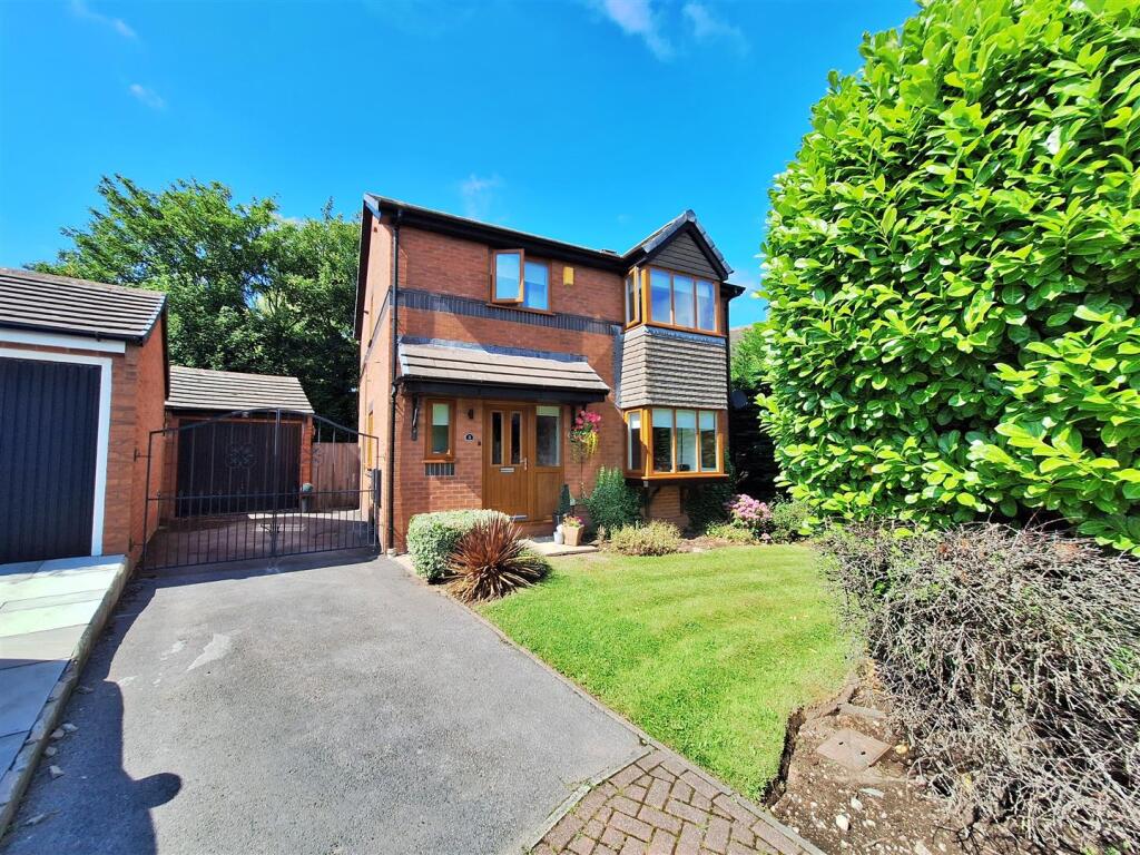 3-bed detached on Grebe Close, Blackpool, £270,000