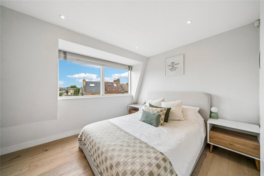 Apartment in London - View 3