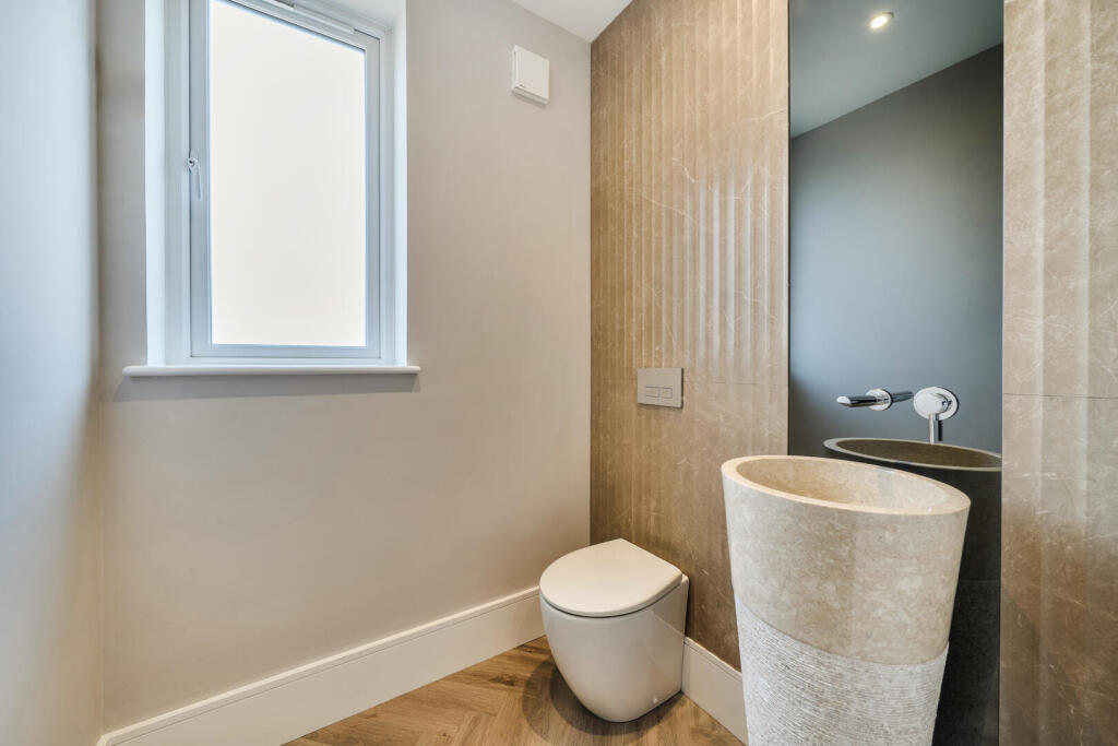 House in Bromley - View 5