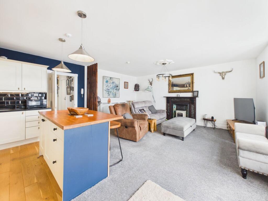 Apartment in Weston-super-Mare, North Somerset - View 3