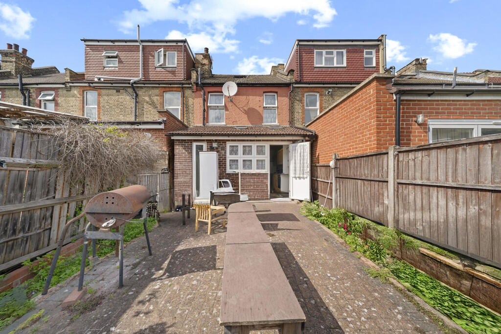 Sherringham Avenue, London photo 4