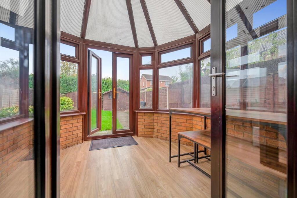 House in Toddington, Central Bedfordshire - More