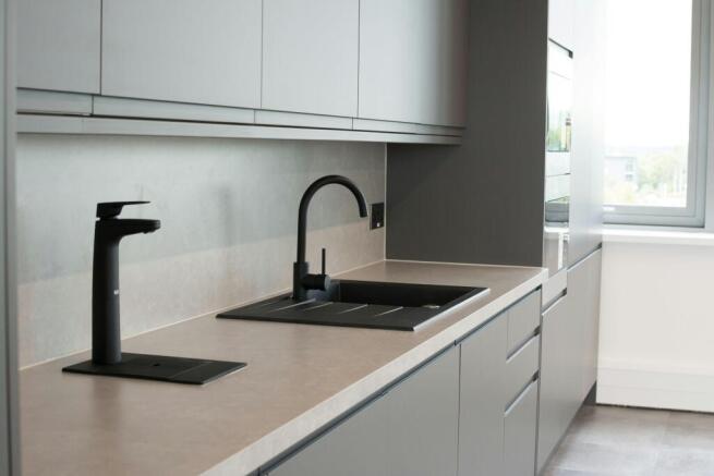 401 Kitchen.jpg