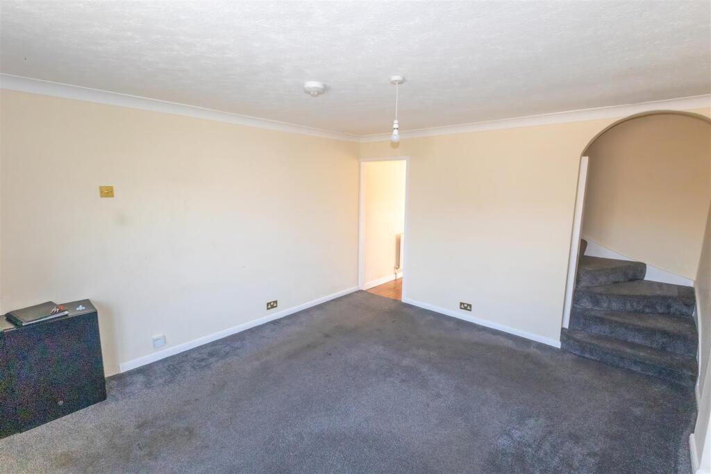 Hawk Close, Stubbington, Fareham photo 2