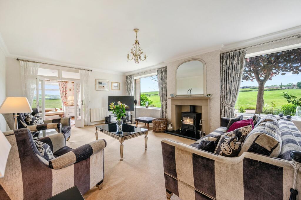 Falshaw Drive, Bury, BL9 photo 2