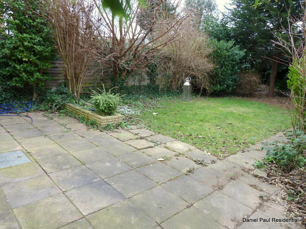 House in London - View 2