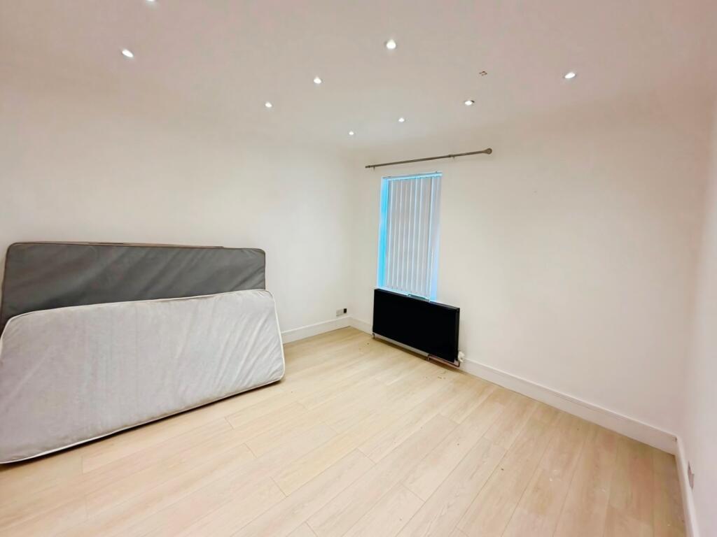 House in Spelthorne, Surrey - View 5