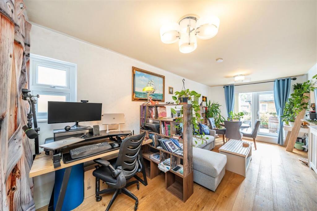 Apartment in London - More