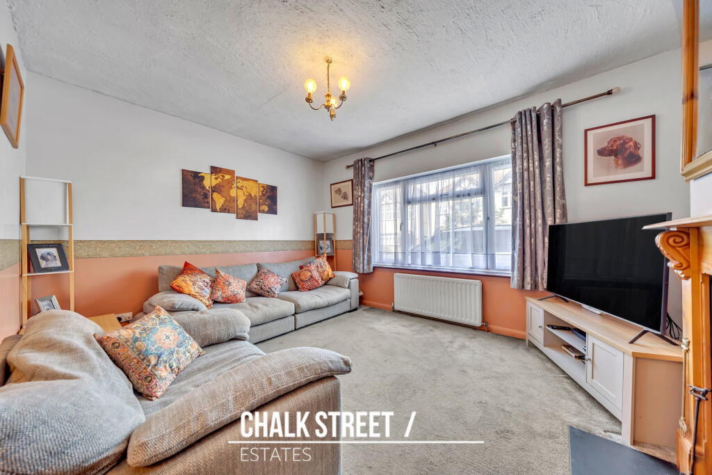 Brentwood Road, Romford, RM1 photo 4