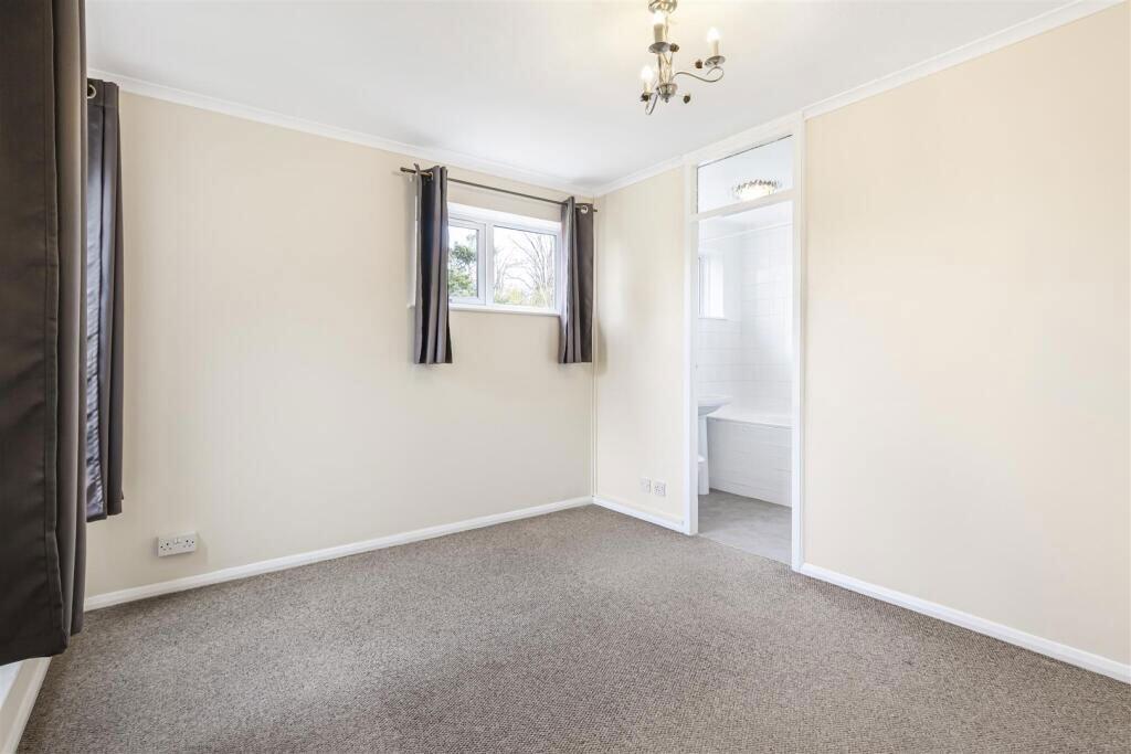 Apartment in London, London Borough of Bromley - View 4