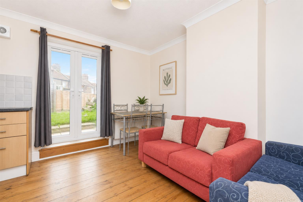 4 bedroom terraced house for rent