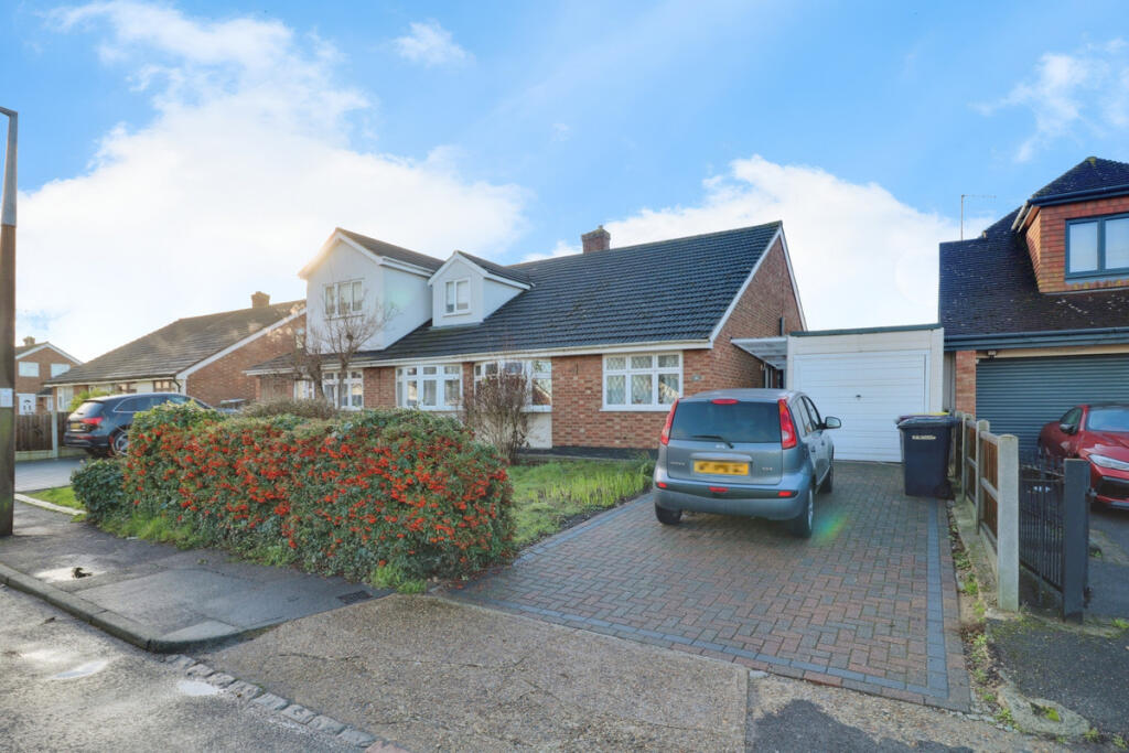 Main image of property: Teignmouth Drive, Rayleigh, SS6