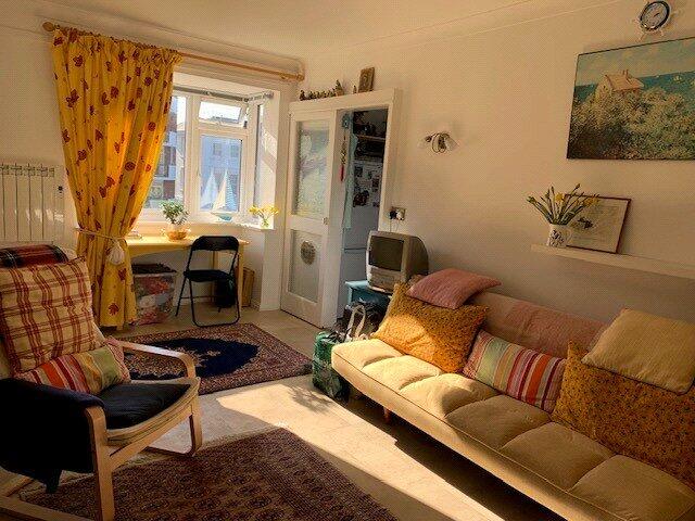 Apartment in Eastbourne, East Sussex - View 2