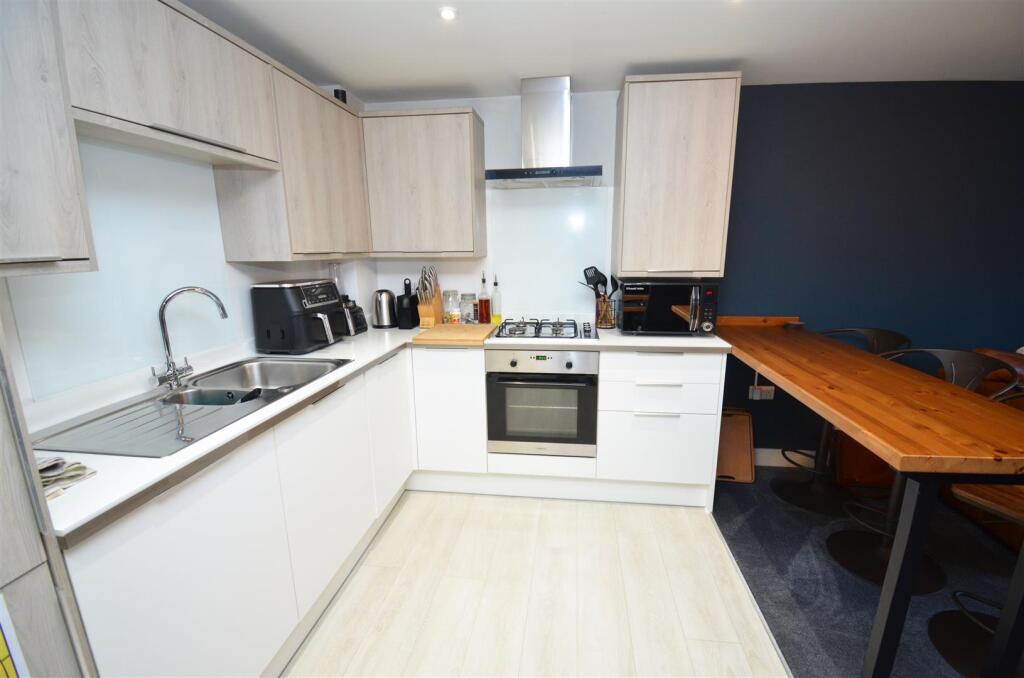 Taunton Road, Bridgwater photo 3