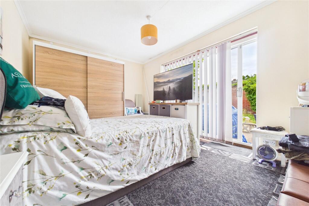 Kirkwood Crescent, Burghfield Common, Reading, Berkshire, RG7 - More