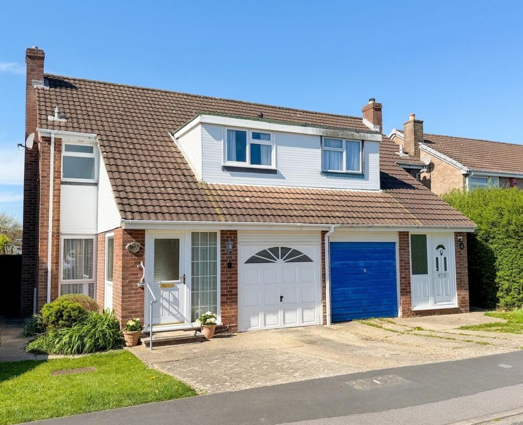 Main image of property: Oakley Close, Holbury, SO45