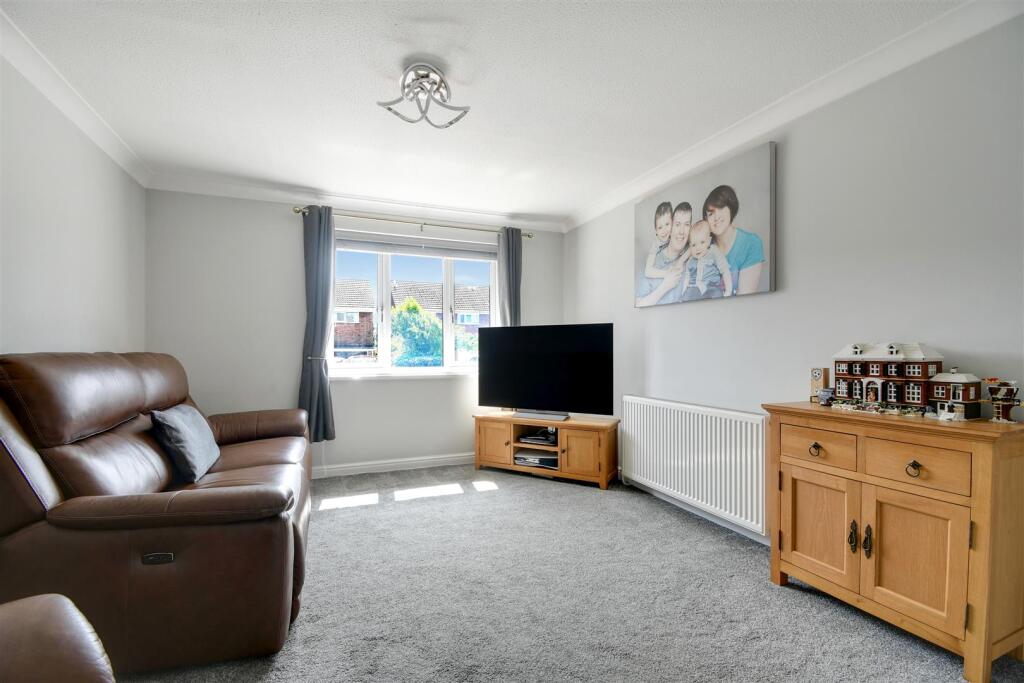 St. Bernard Close, Broughton photo 4