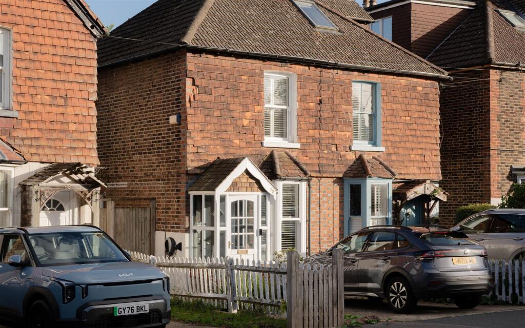 House in Reigate and Banstead, Earlswood