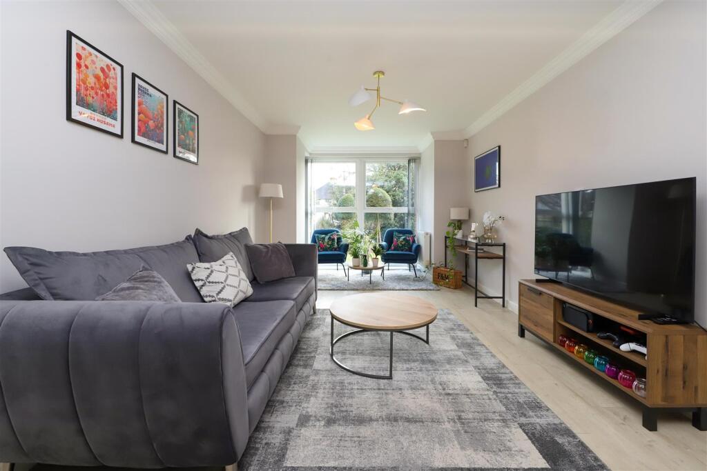 Apartment in London, Ickenham - View 2
