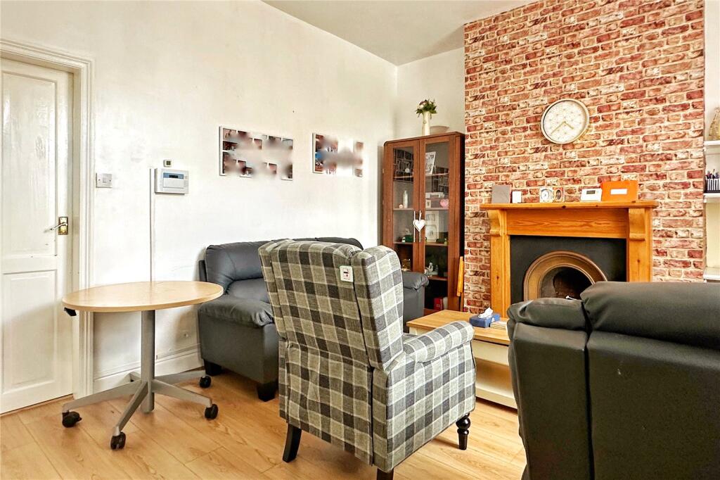 House in Tameside, Greater Manchester - View 4