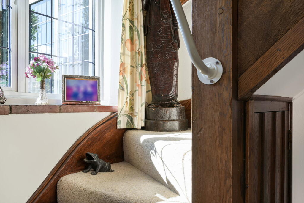 House in Tandridge, Oxted - More
