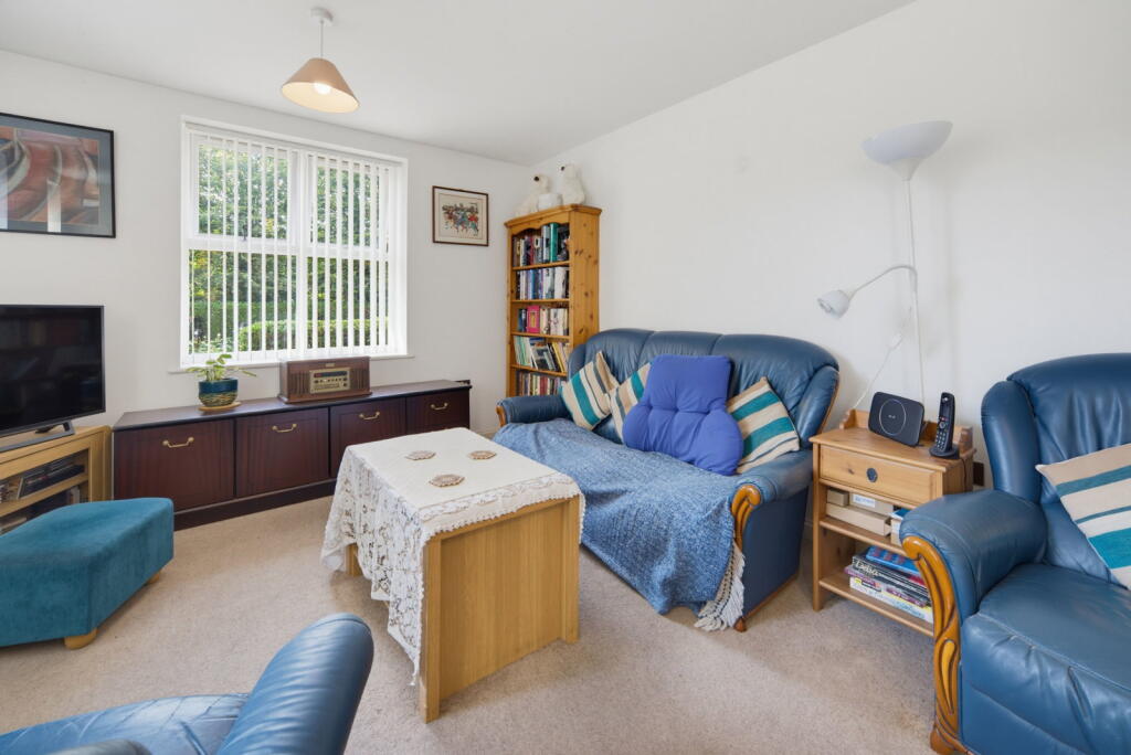 Apartment in Cardiff, Llanishen - View 5
