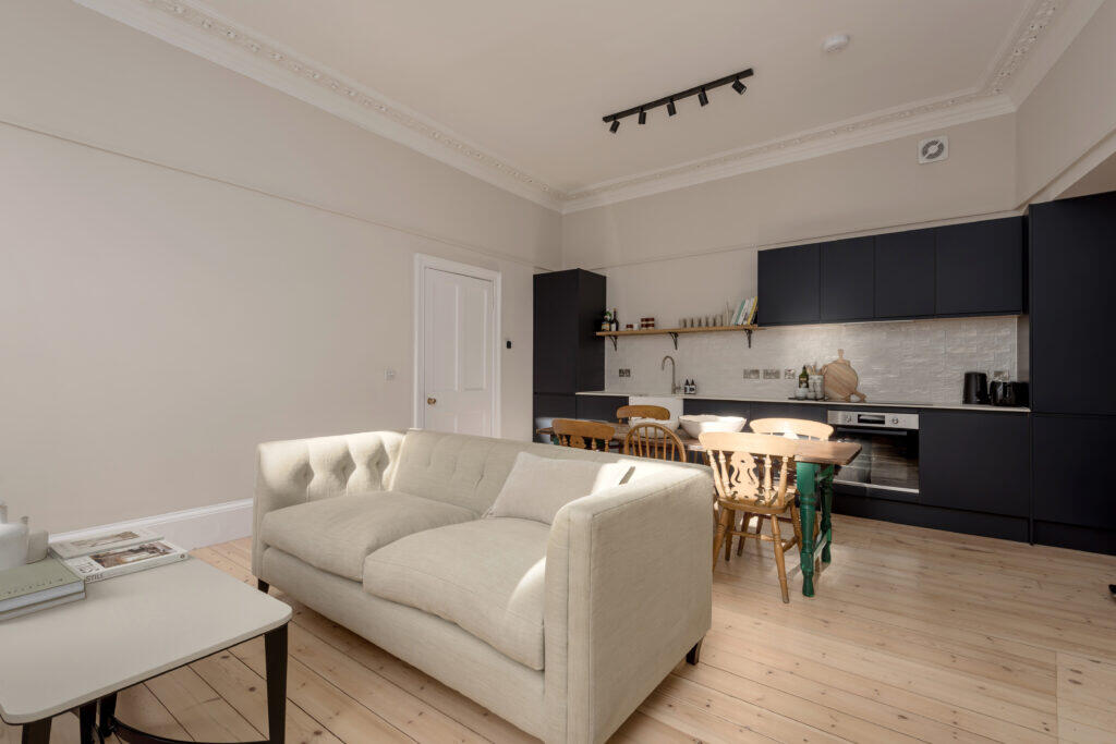 Apartment in Edinburgh, Stockbridge - View 2