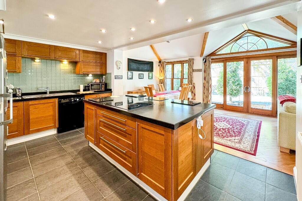 Darwell Drive, Stone Cross, BN24 photo 4