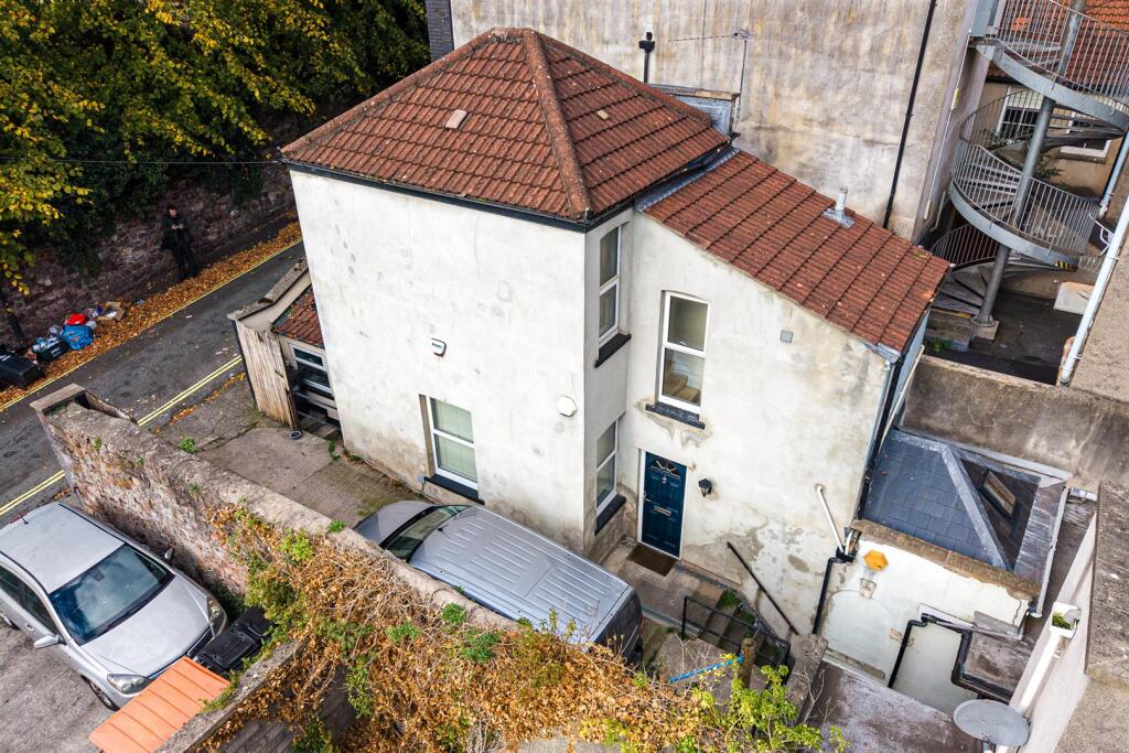 1 Bed Cottage + Parking | BS1 photo 3