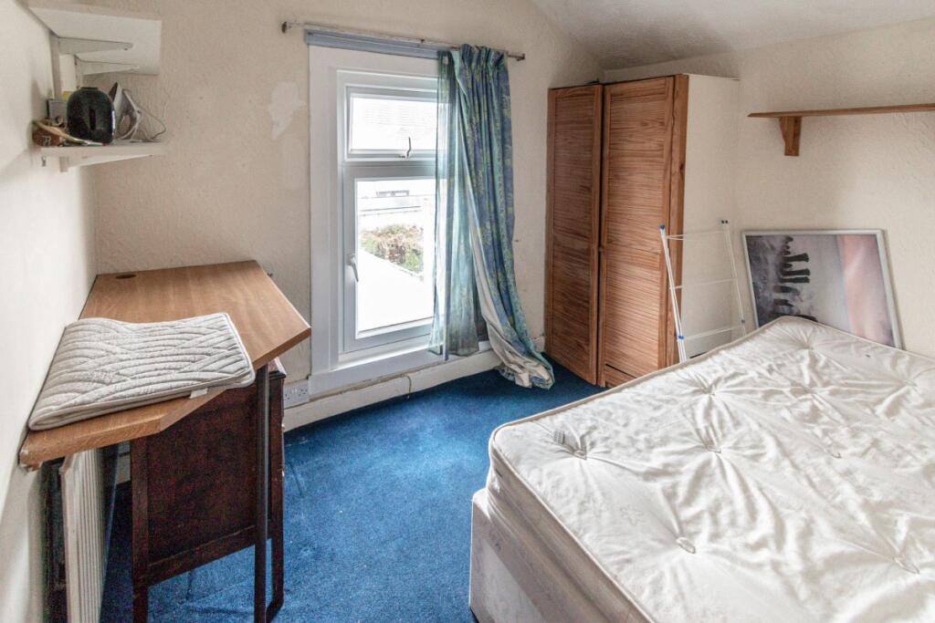 House in Swansea, Brynmill, Uplands - More