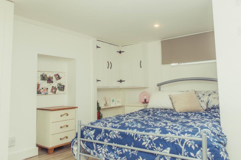 House in Guildford, Surrey - View 5