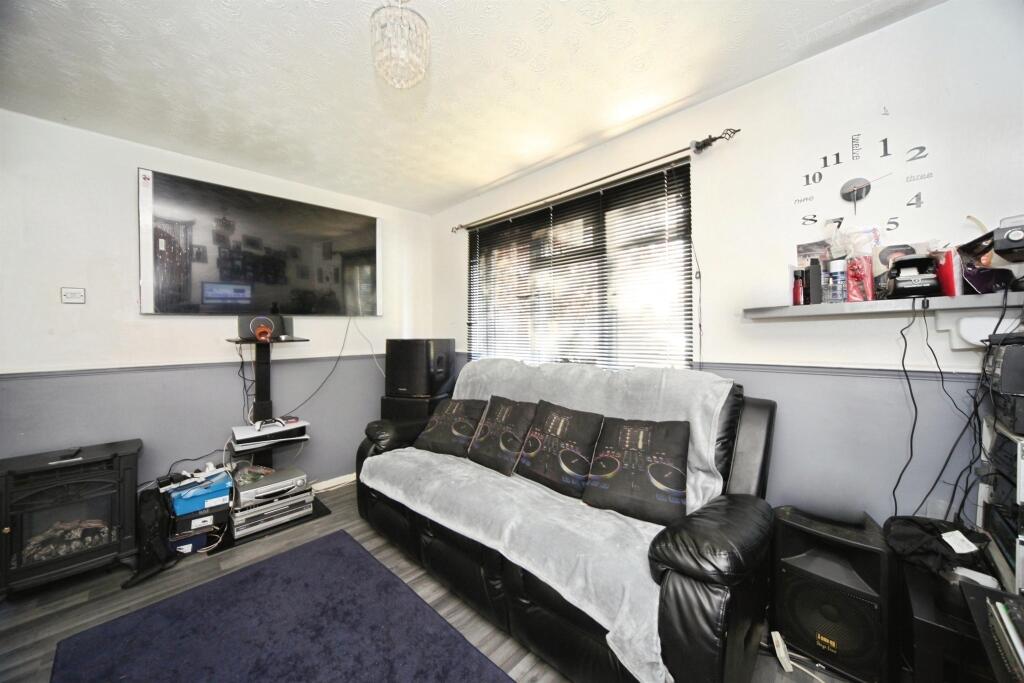 House in Luton - View 3