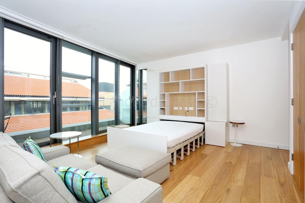 Studio flat for rent