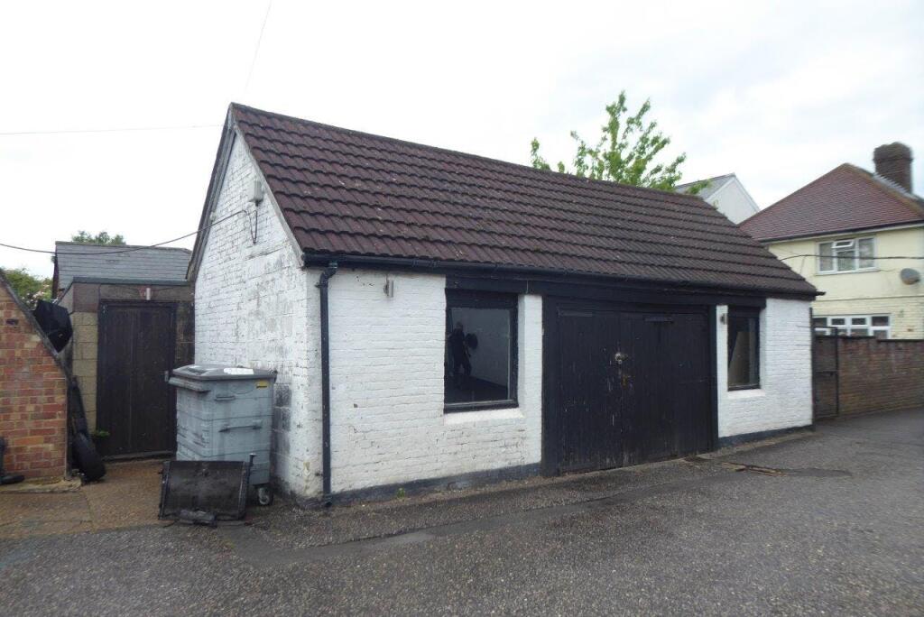 Main image of property: 35 High Brooms Road, Tunbridge Wells, TN4 9DA