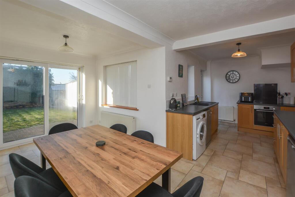 Long Ridings Avenue, Hutton, Brentwood photo 4