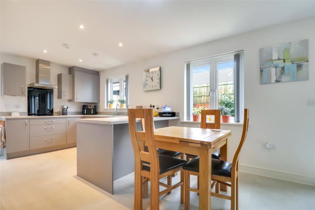 7, Tawny Close, South Molton, Devon, EX36 photo 2