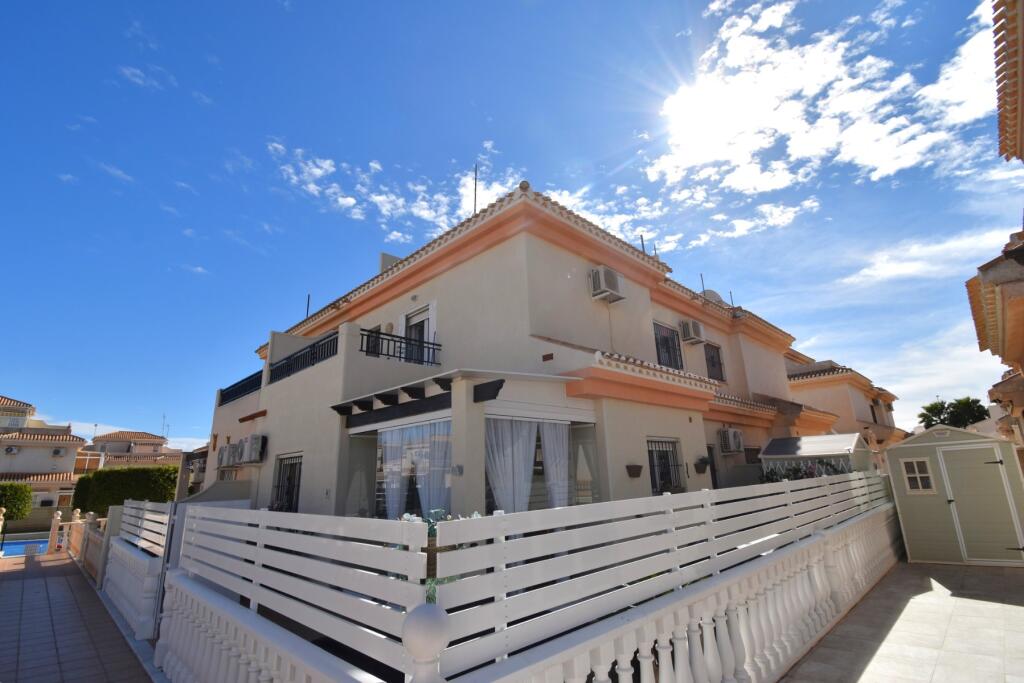 Main image of property: Valencia, Alicante, Playa Flamenca
