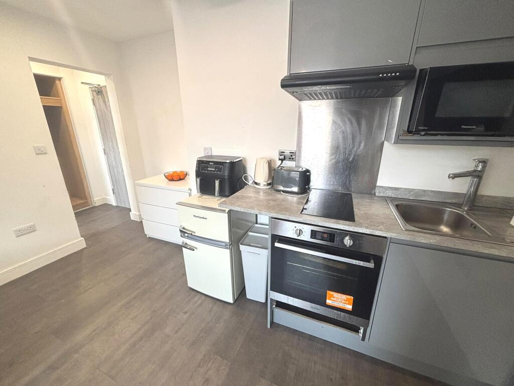 Studio 5 313a Ecclesall Road, Ecclesall - View 4
