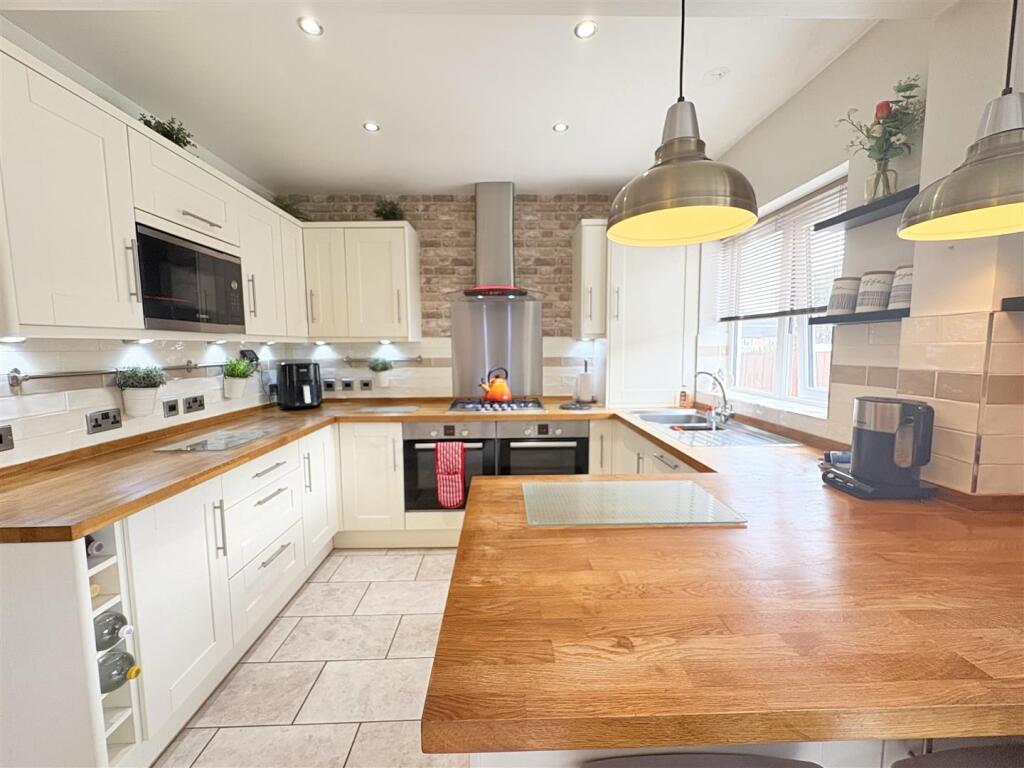 House in Portsmouth - More