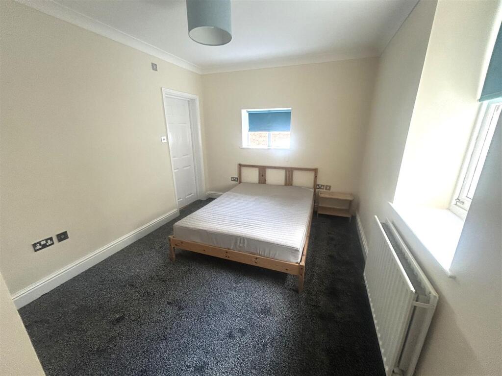 Apartment in Southampton - View 4